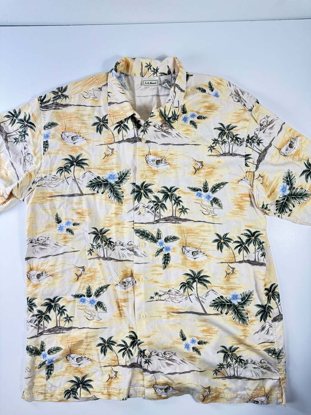 L.L.Bean Men's Big & Tall Short Sleeve Tropical Fishing Print Button-Up Shirt